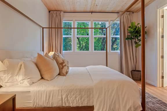 Park Avenue Suite-New Listing! - Image 3