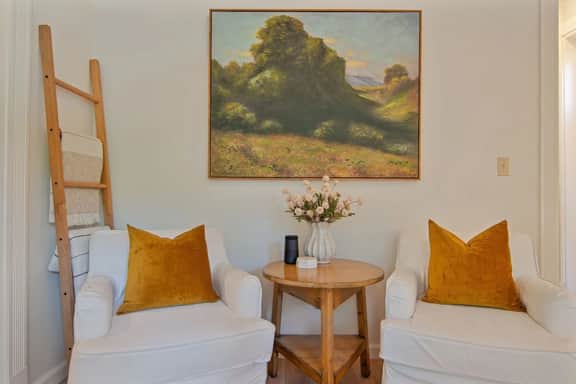 Park Avenue Suite-New Listing! - Image 2