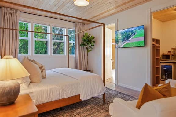 Park Avenue Suite-New Listing! - Image 4