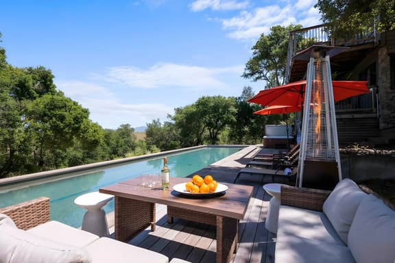 Wine Country Estate: Pool, Spa & Vineyard Views